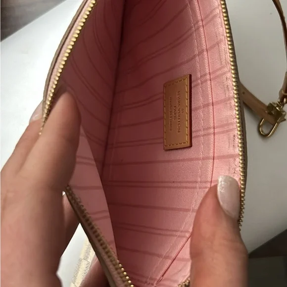 Louis Vuitton Neverfull Damier azur wristlet - Picture 3 of 3